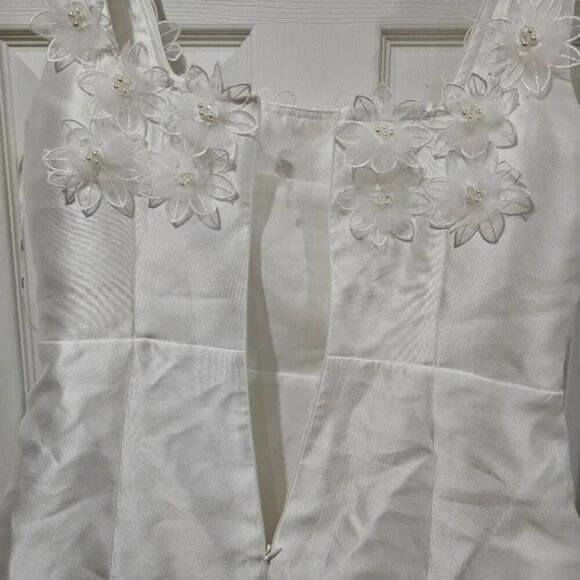 Elliat Elder Floral Decal Applique Mini Dress In White - Picture 5 of 8